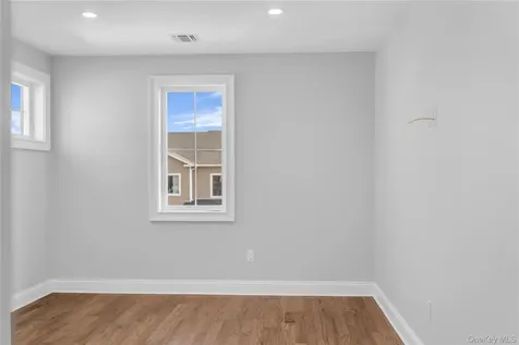 2437 Archer Street Seaford NY 11873