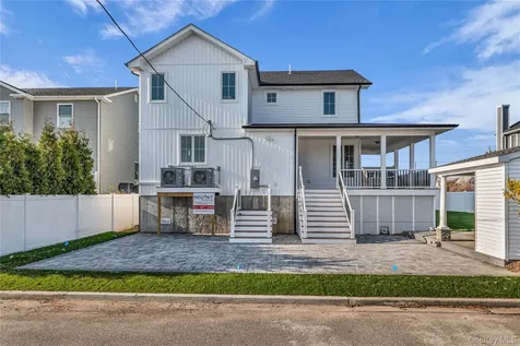 2437 Archer Street Seaford NY 11873