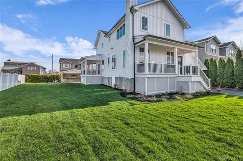 2437 Archer Street Seaford NY 11873
