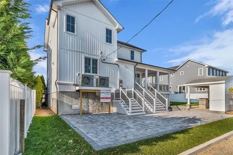 2437 Archer Street Seaford NY 11873