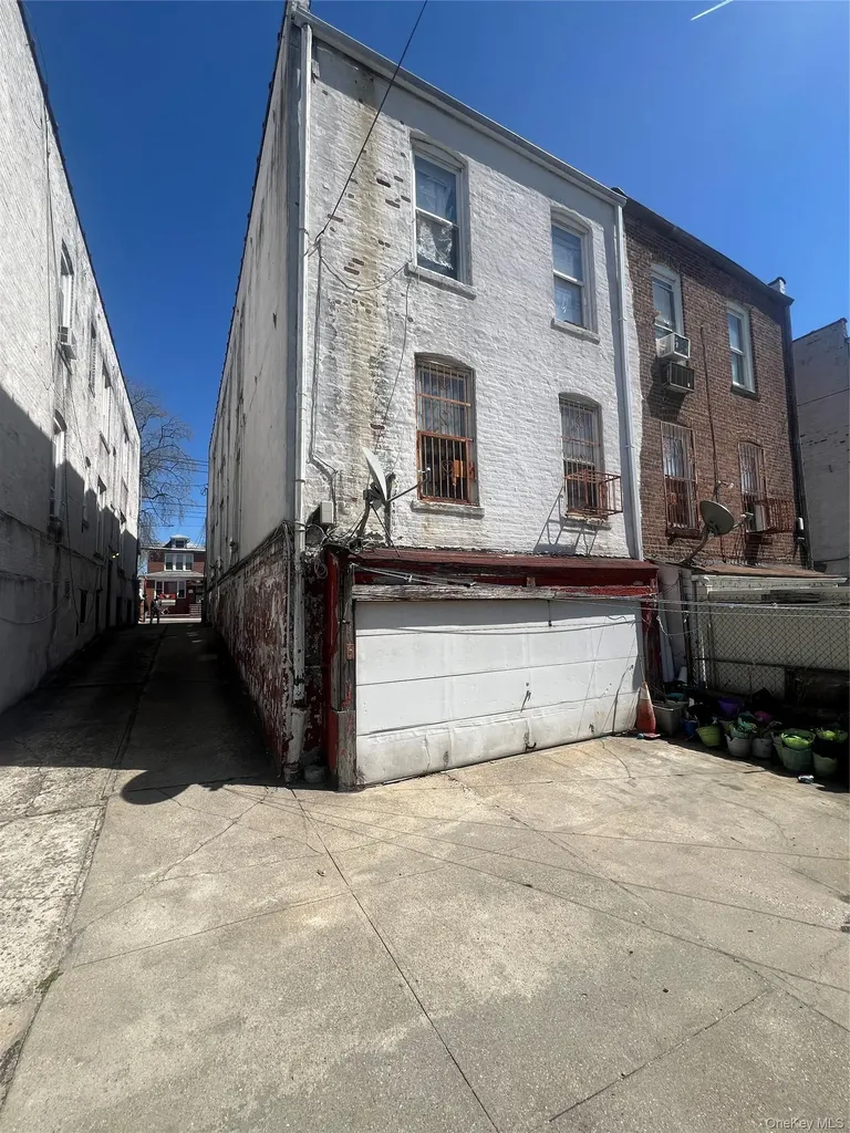 720 E 53rd Street Brooklyn NY 11203