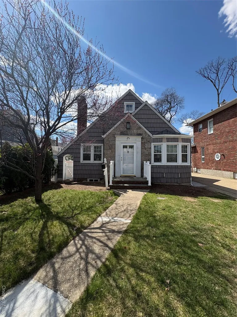 13 Parkview Place Malverne NY 11565