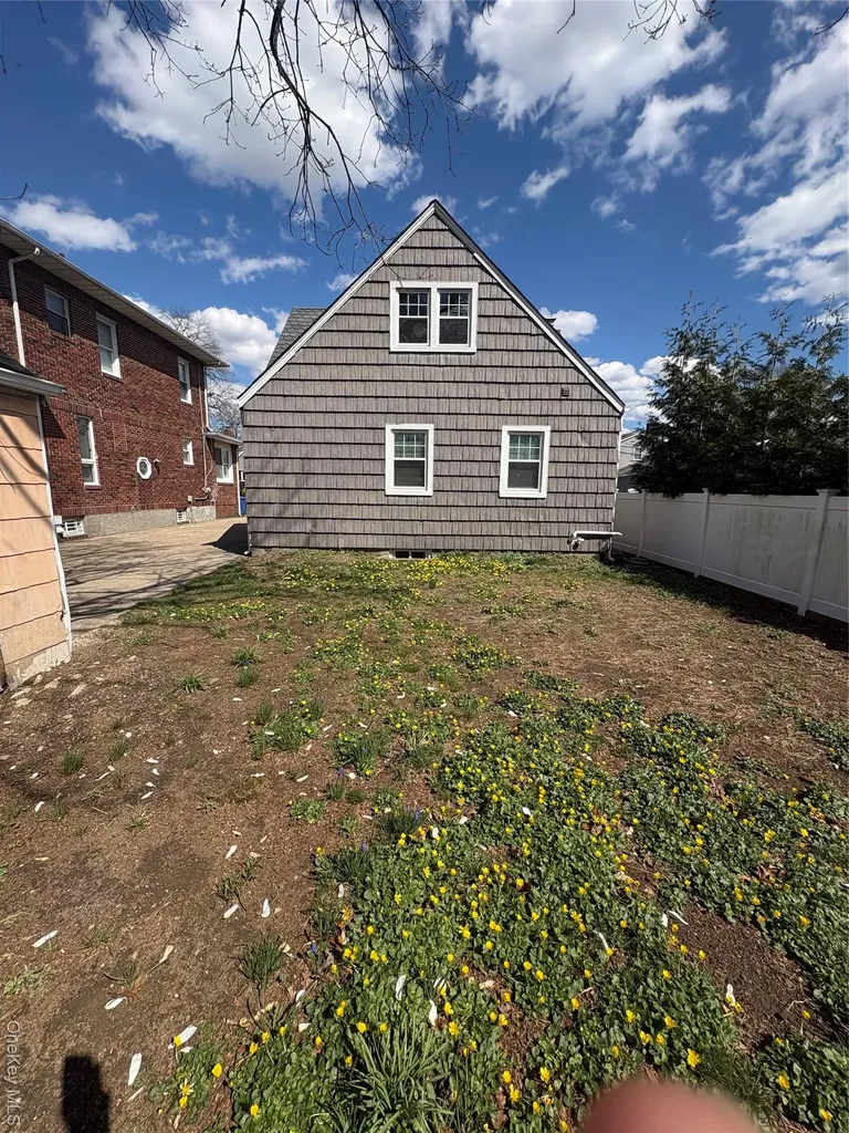 13 Parkview Place Malverne NY 11565