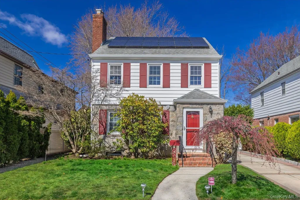 107 Acorn Way Malverne NY 11565
