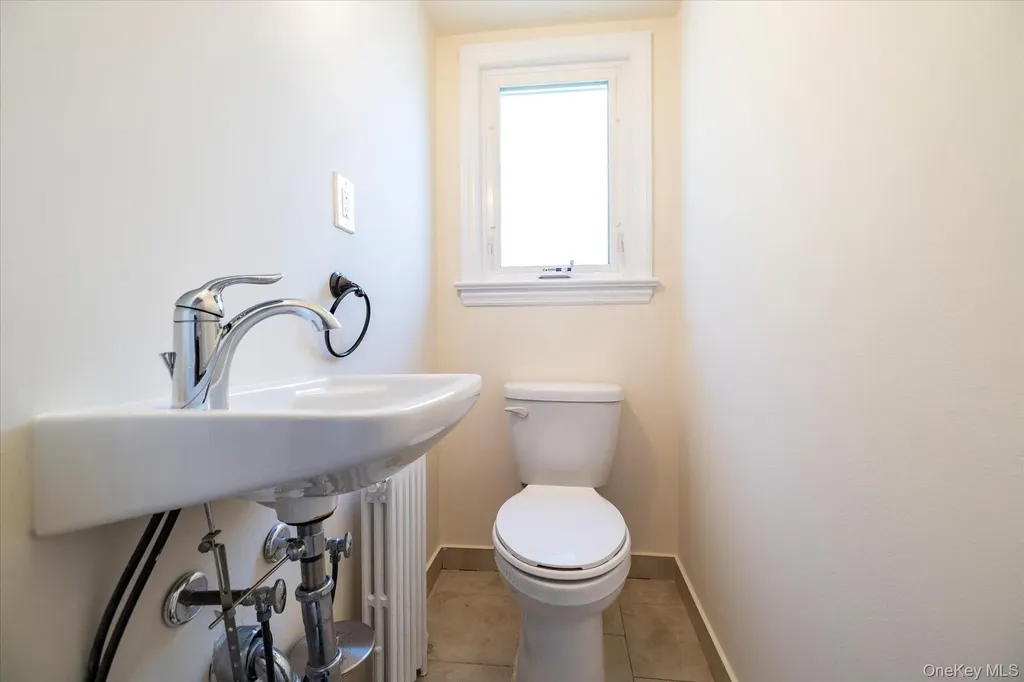 107 Acorn Way Malverne NY 11565