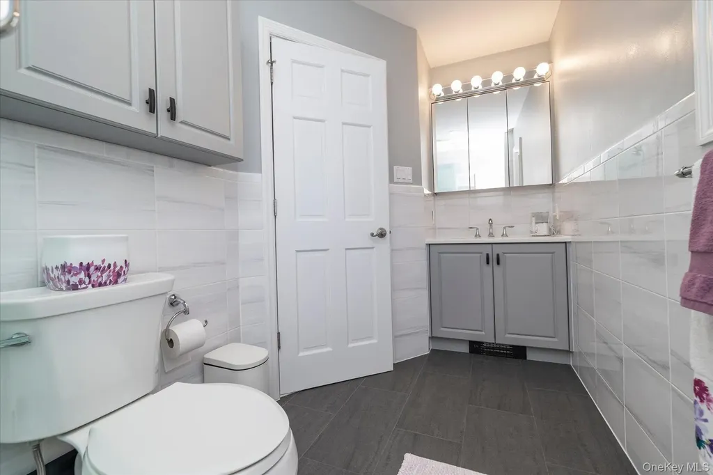107 Acorn Way Malverne NY 11565