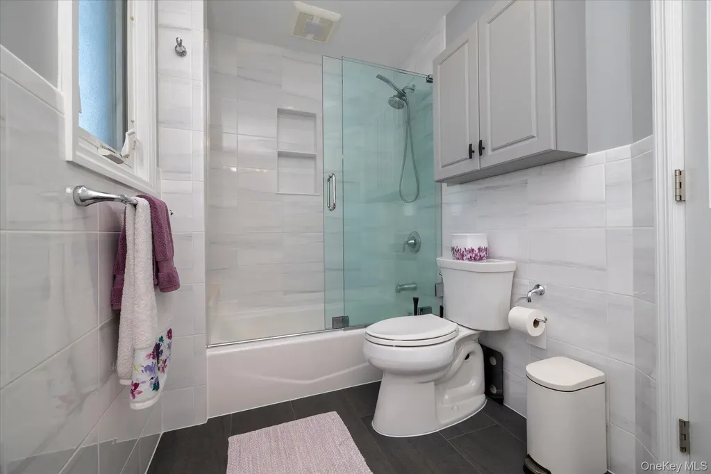 107 Acorn Way Malverne NY 11565