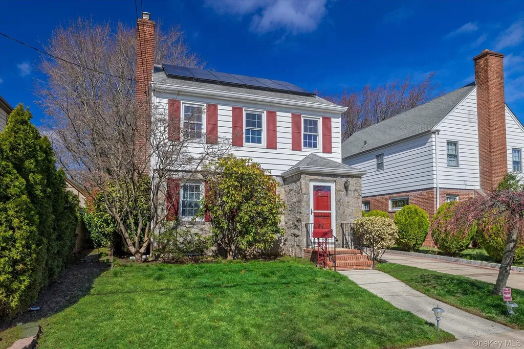 107 Acorn Way Malverne NY 11565