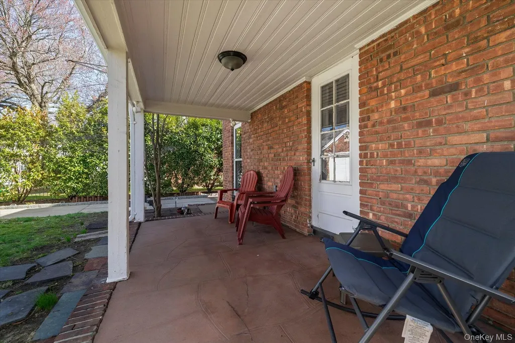 107 Acorn Way Malverne NY 11565