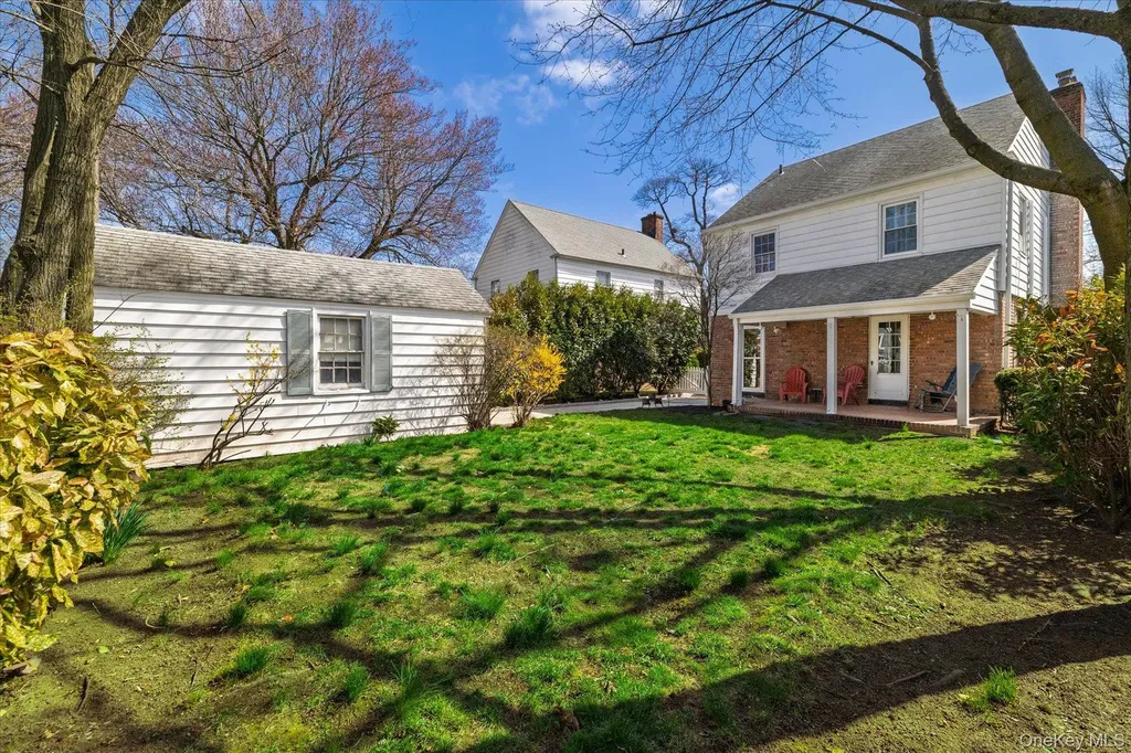 107 Acorn Way Malverne NY 11565