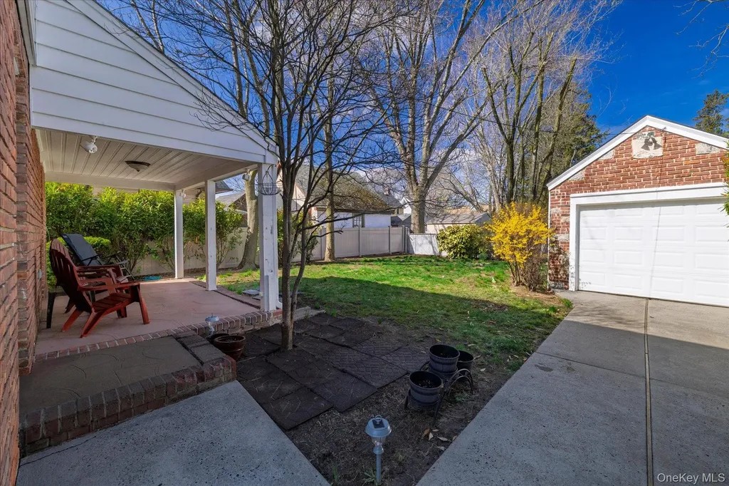 107 Acorn Way Malverne NY 11565