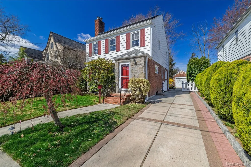107 Acorn Way Malverne NY 11565