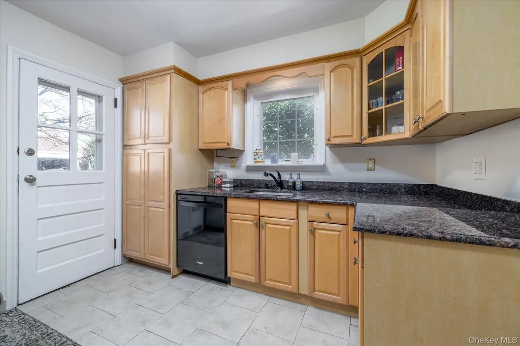 107 Acorn Way Malverne NY 11565