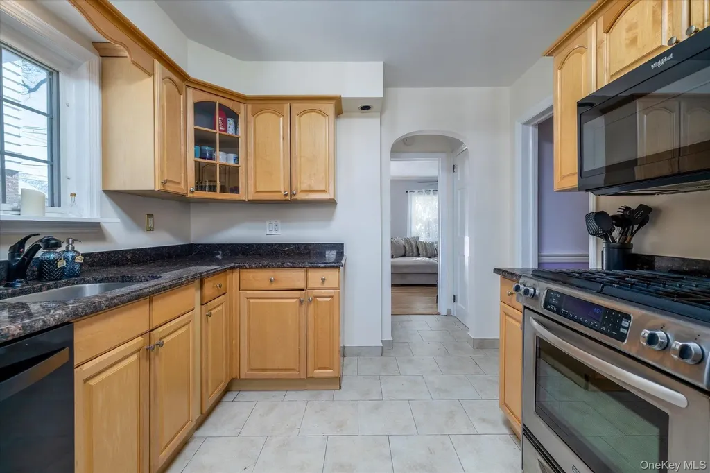 107 Acorn Way Malverne NY 11565