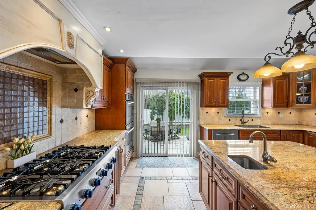 42 Irving Avenue North Babylon NY 11703
