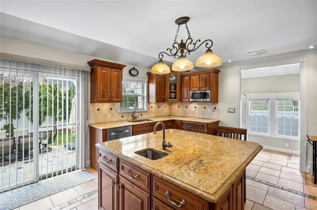 42 Irving Avenue North Babylon NY 11703