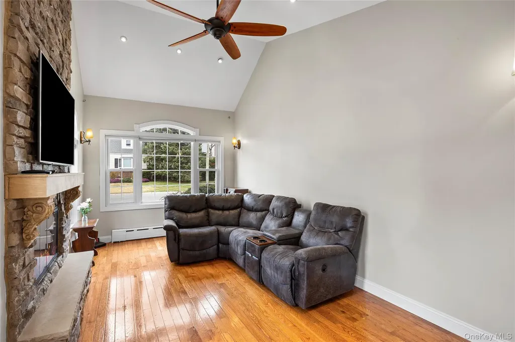 42 Irving Avenue North Babylon NY 11703