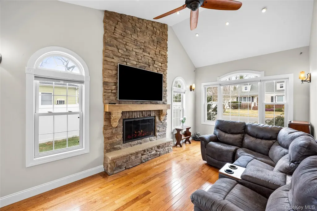 42 Irving Avenue North Babylon NY 11703