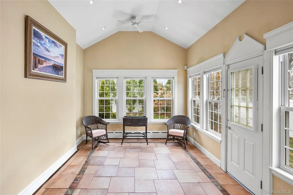 42 Irving Avenue North Babylon NY 11703