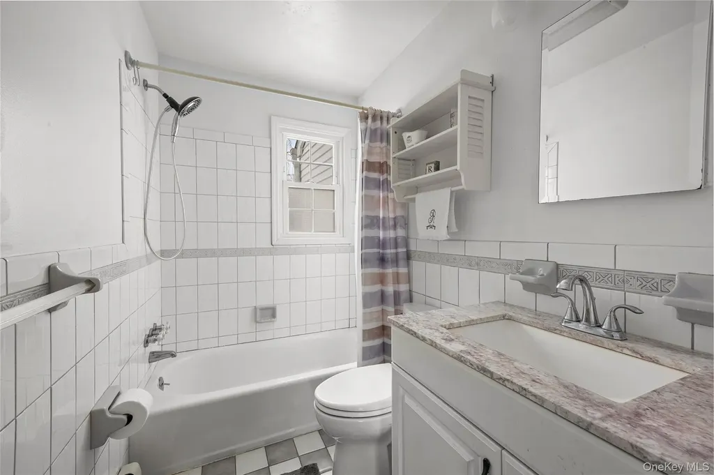 42 Irving Avenue North Babylon NY 11703