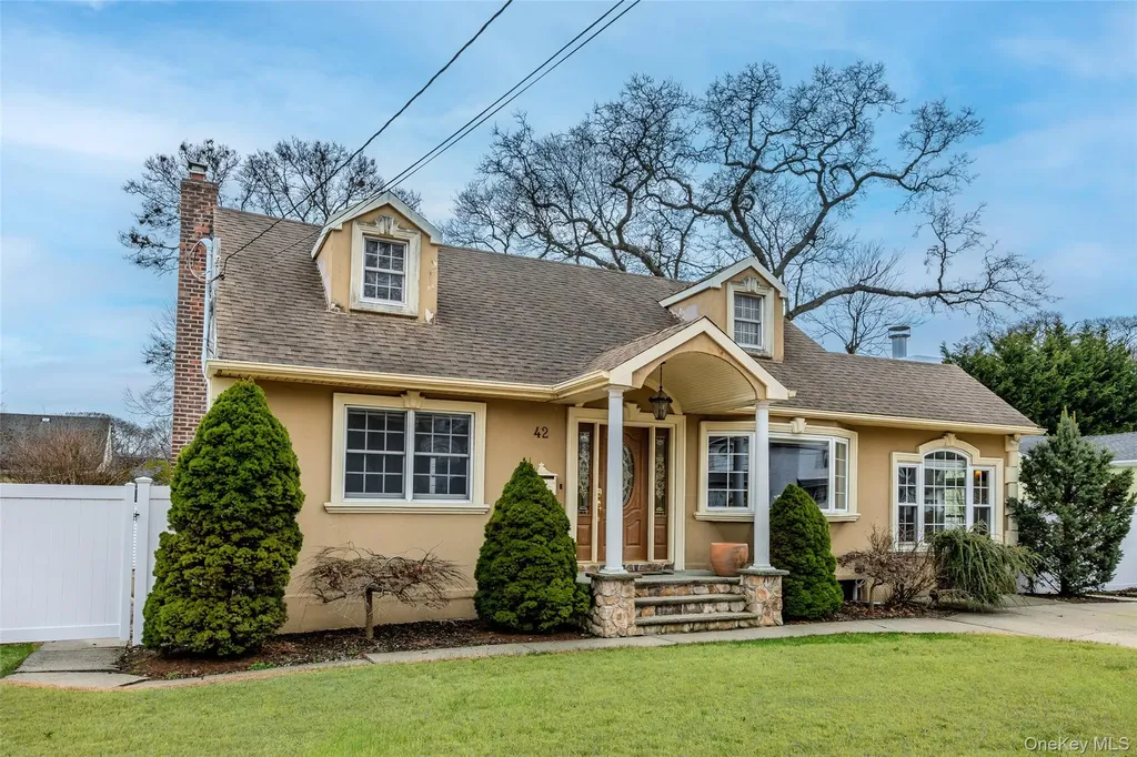 42 Irving Avenue North Babylon NY 11703