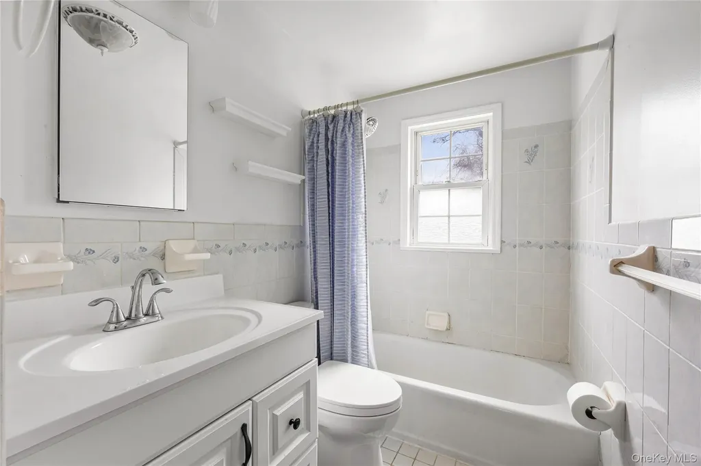 42 Irving Avenue North Babylon NY 11703