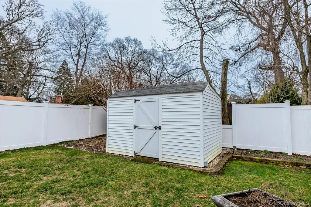 42 Irving Avenue North Babylon NY 11703