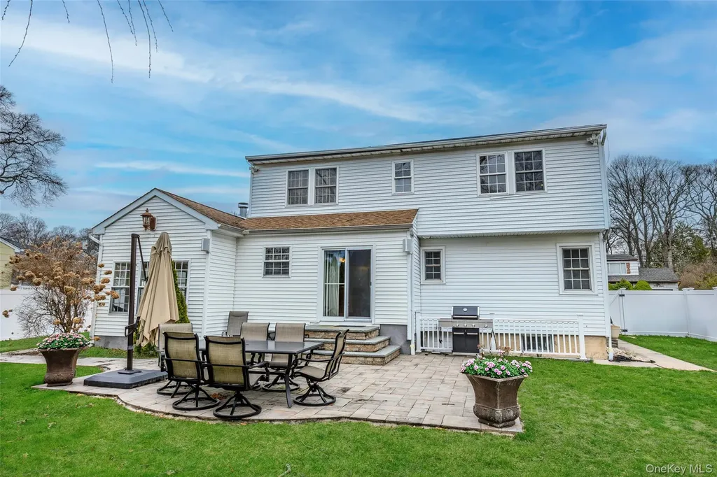 42 Irving Avenue North Babylon NY 11703