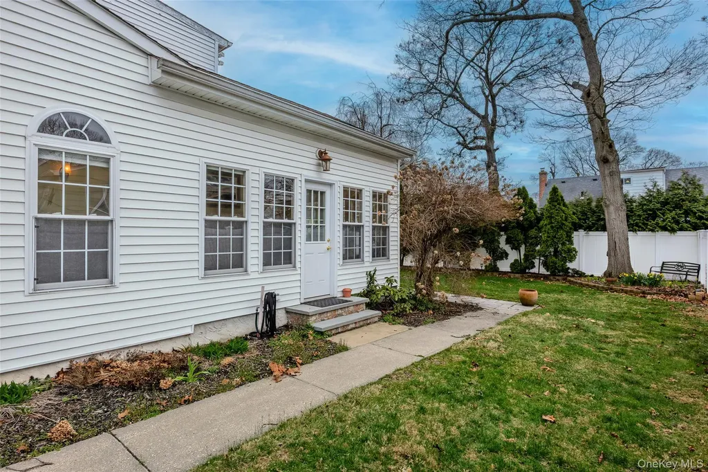 42 Irving Avenue North Babylon NY 11703