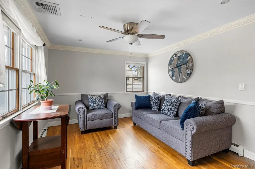 42 Irving Avenue North Babylon NY 11703