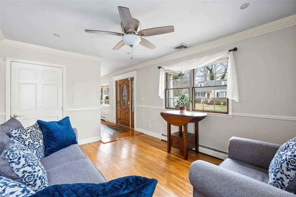 42 Irving Avenue North Babylon NY 11703