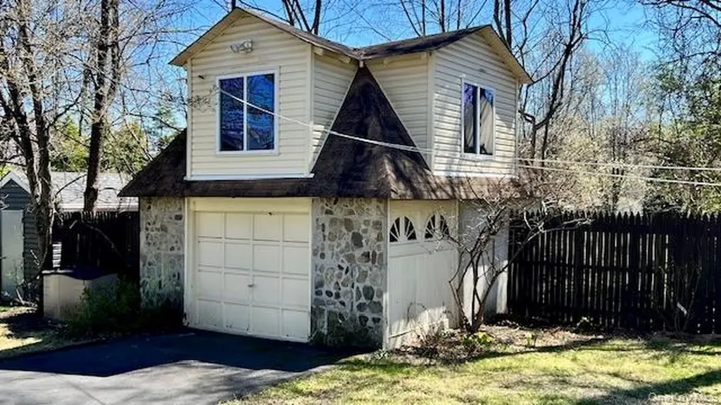 4 Sandhage Drive Pearl River NY 10965
