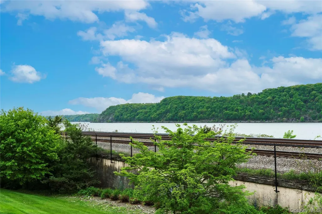 126 Hudson Pointe Drive Poughkeepsie NY 12601