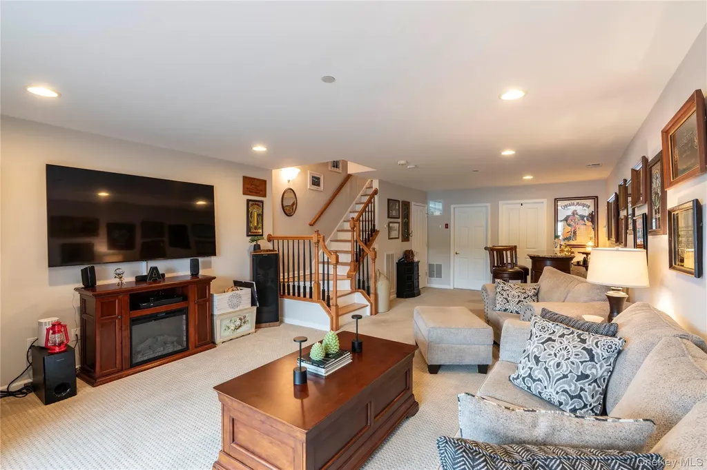126 Hudson Pointe Drive Poughkeepsie NY 12601