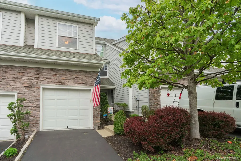126 Hudson Pointe Drive Poughkeepsie NY 12601
