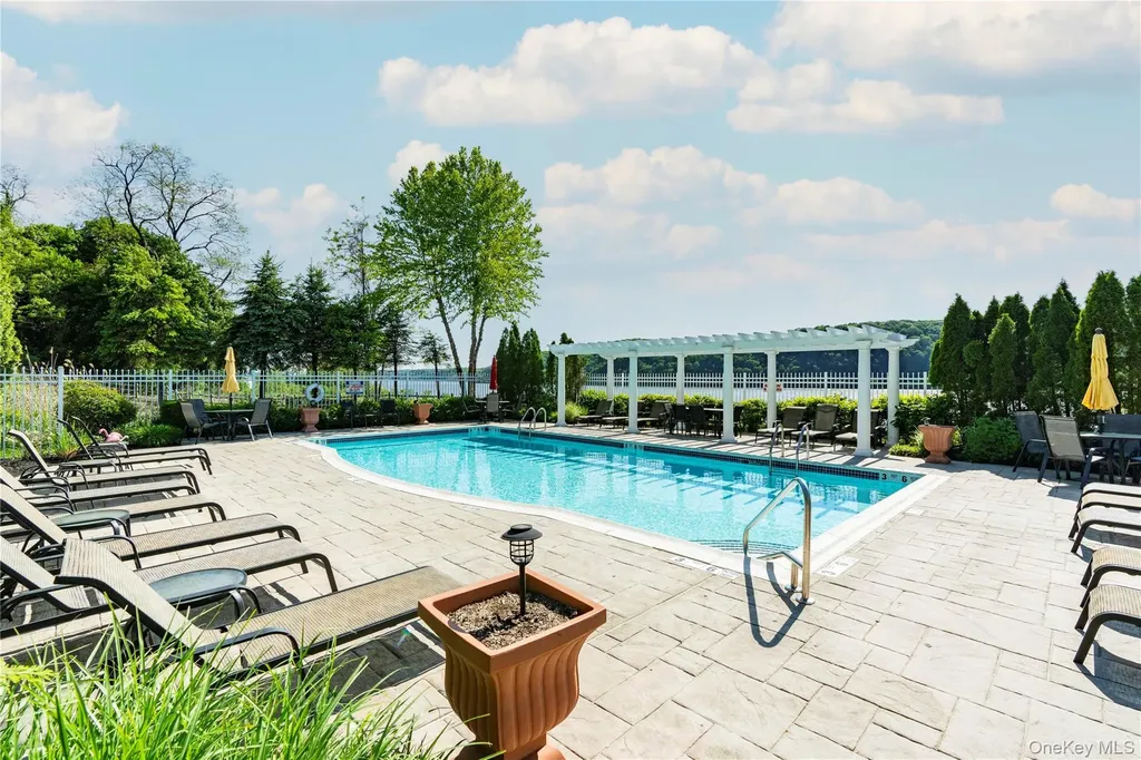 126 Hudson Pointe Drive Poughkeepsie NY 12601