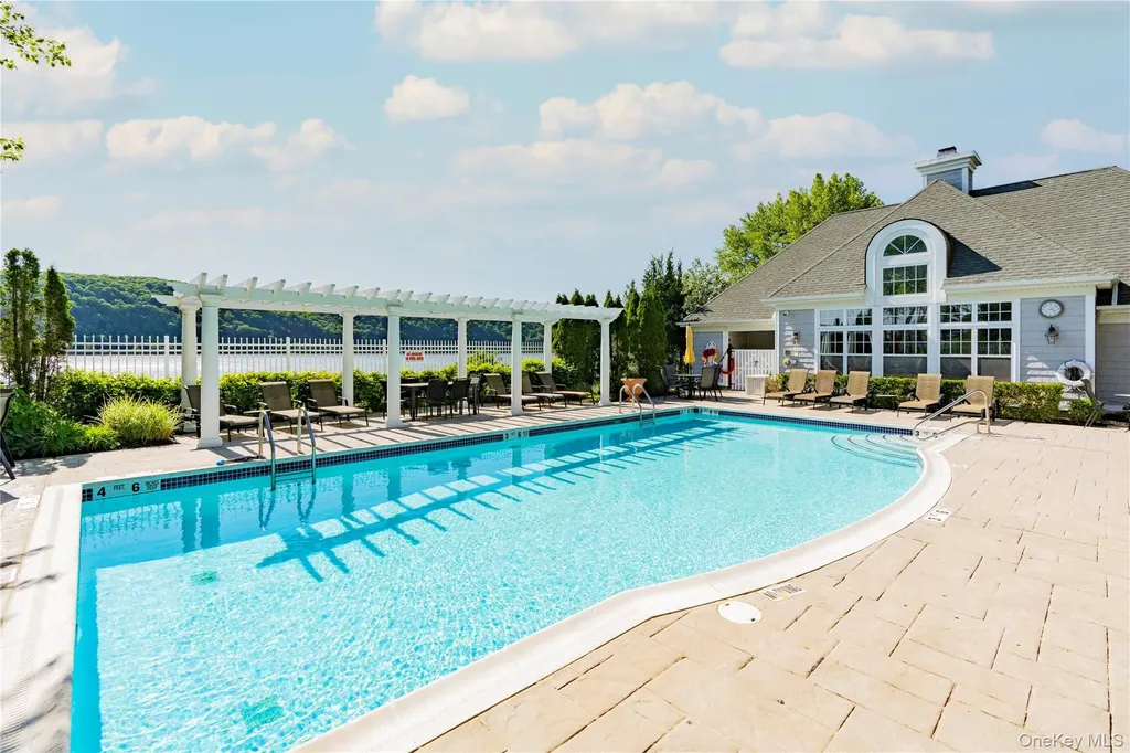 126 Hudson Pointe Drive Poughkeepsie NY 12601