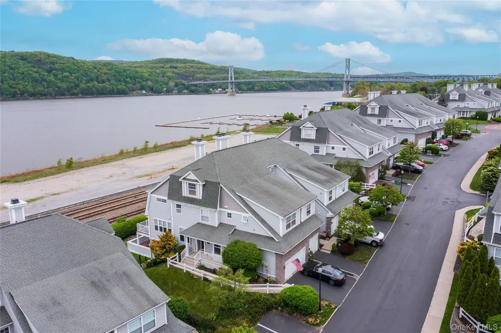 126 Hudson Pointe Drive Poughkeepsie NY 12601