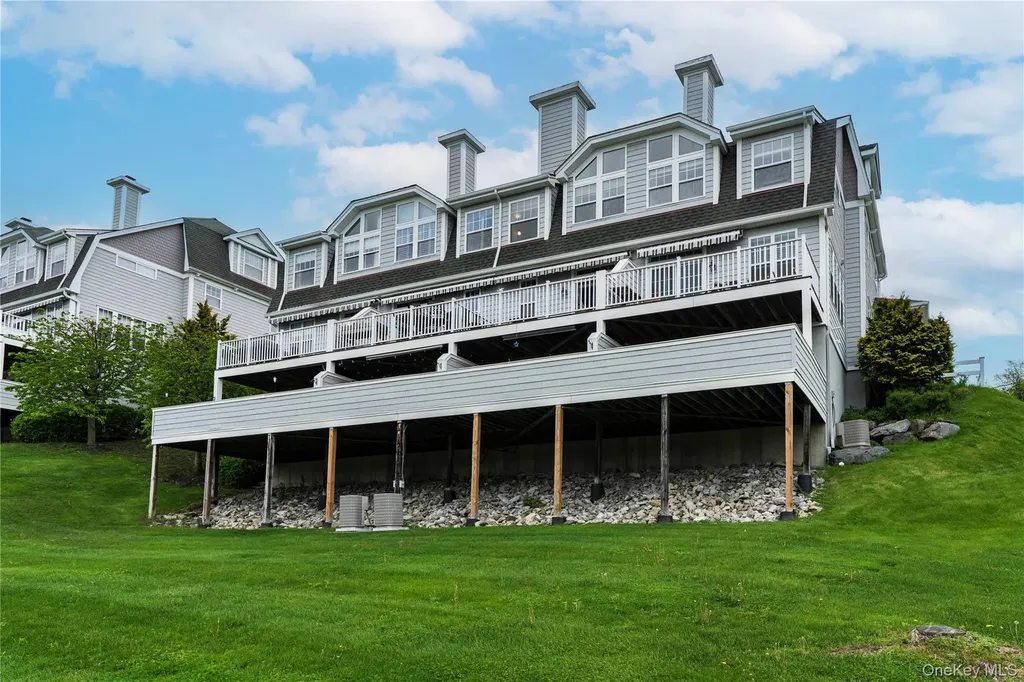 126 Hudson Pointe Drive Poughkeepsie NY 12601