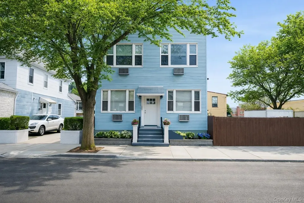 7037 72nd Place Glendale NY 11385