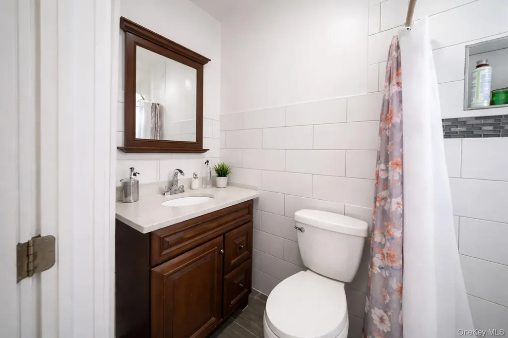 7037 72nd Place Glendale NY 11385