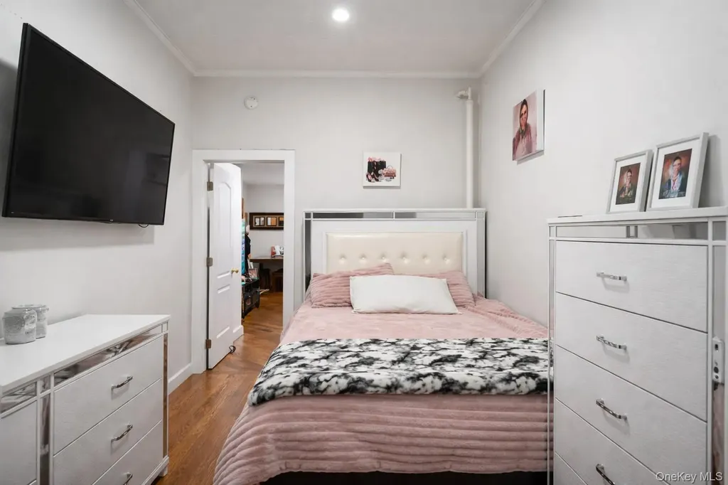 7037 72nd Place Glendale NY 11385