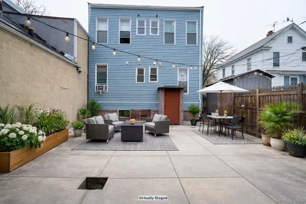 7037 72nd Place Glendale NY 11385