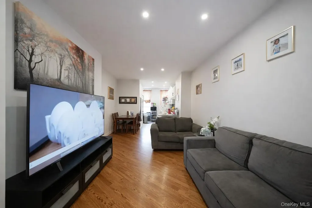 7037 72nd Place Glendale NY 11385