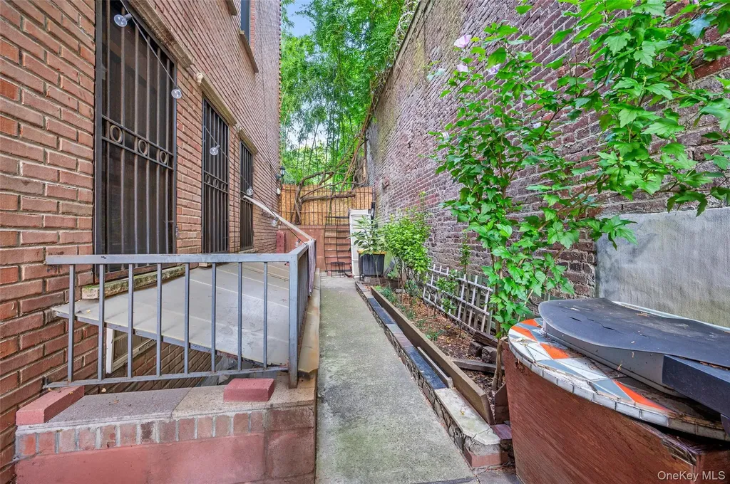 91 Hudson Avenue Brooklyn NY 11201