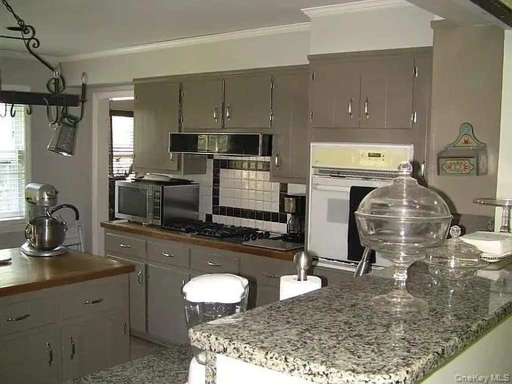 824 Peenpack Trail Sparrowbush NY 12780