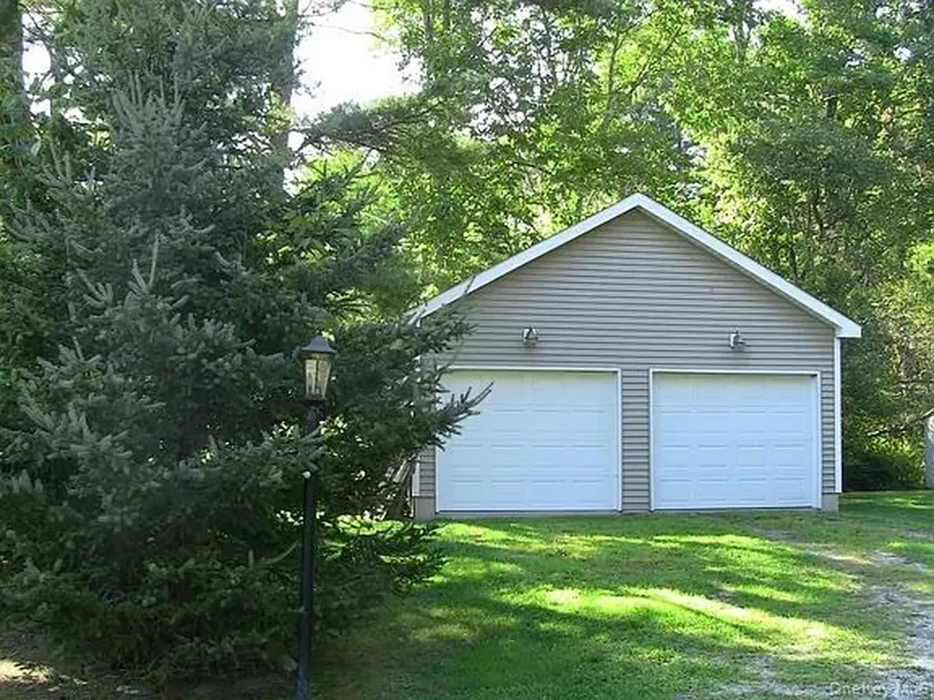 824 Peenpack Trail Sparrowbush NY 12780
