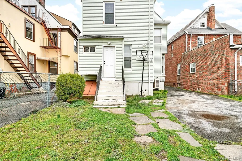240 S 10th Avenue Mount Vernon NY 10550