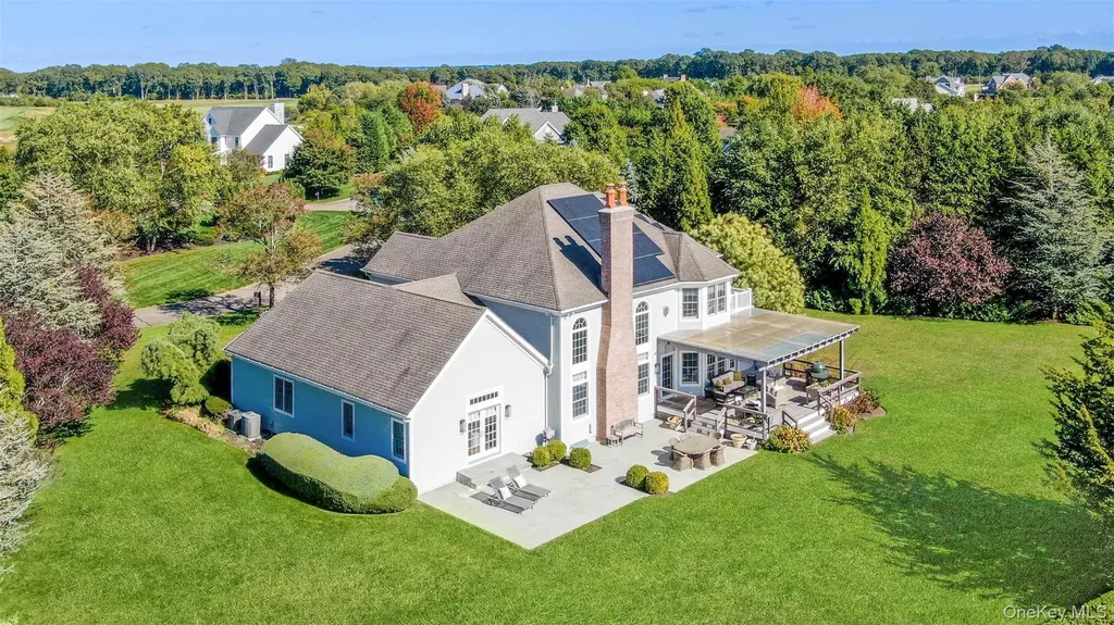 350 Laurel Way Laurel NY 11948