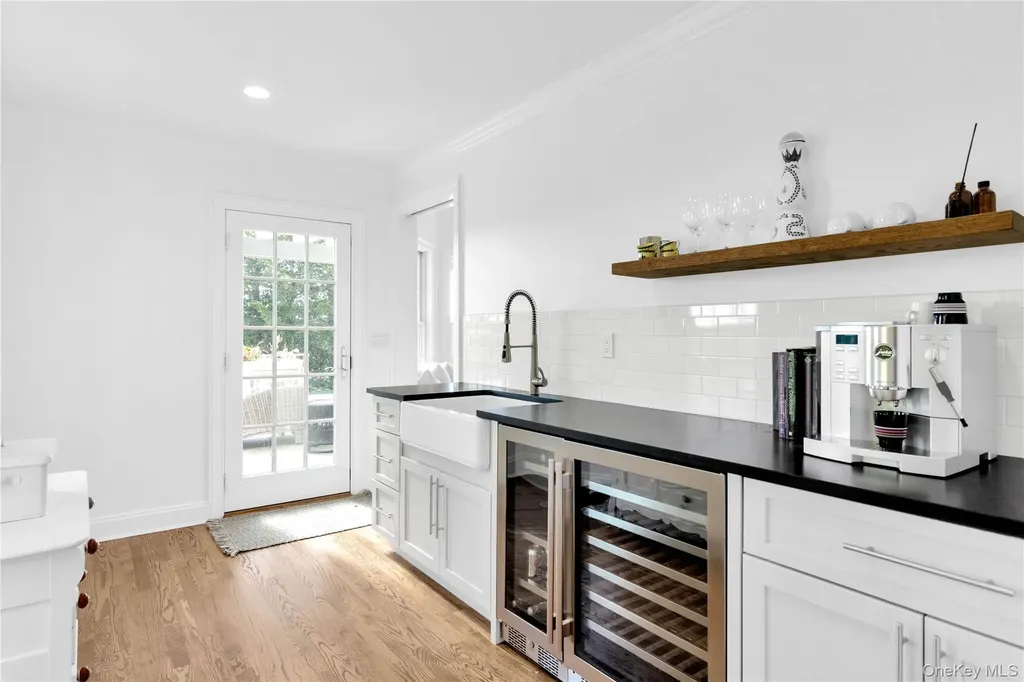350 Laurel Way Laurel NY 11948